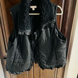 Dressbarn Women's Black Puffer Vest Faux Fur Collar quilted Plus Size 22/24